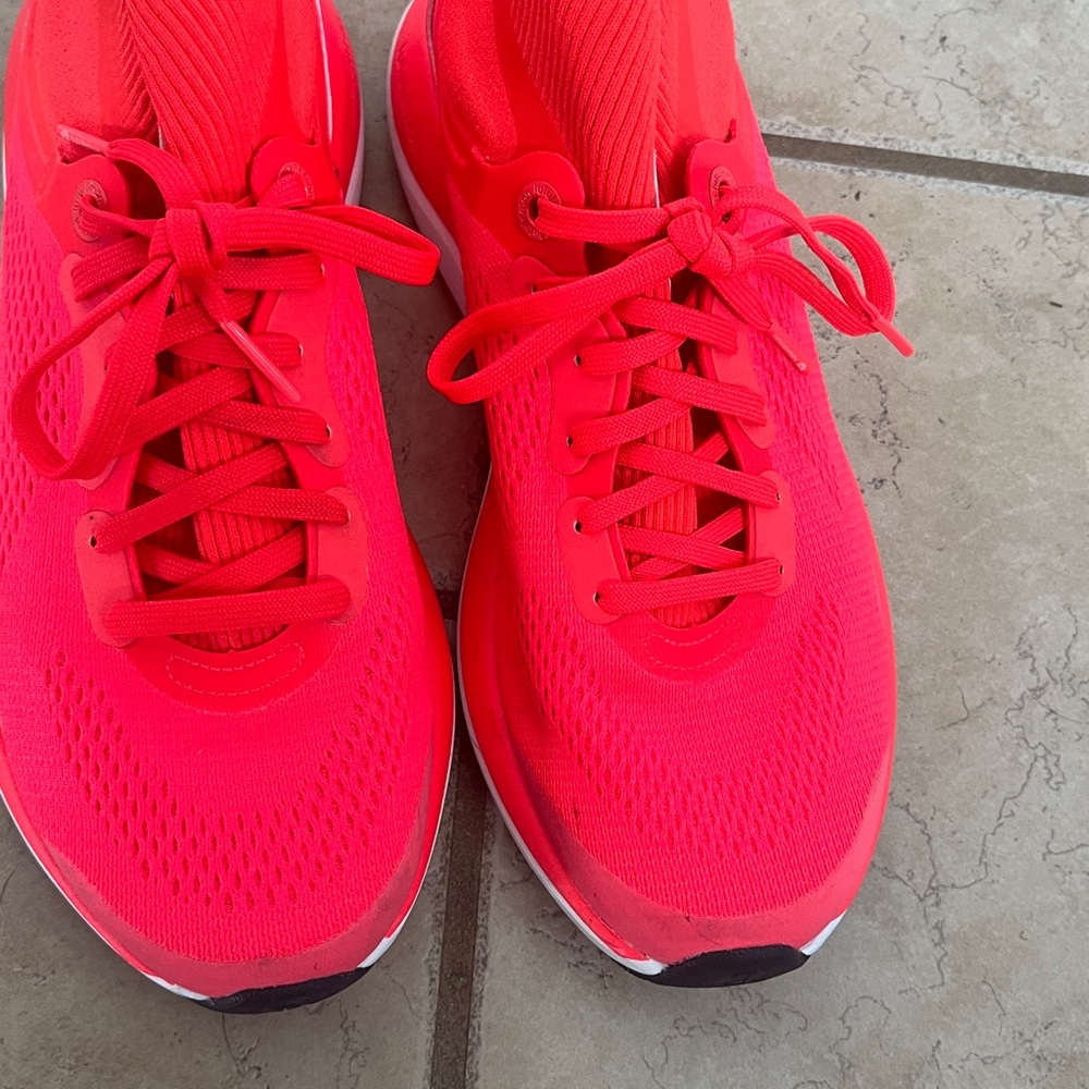 Lululemon Athletics Charge Bright tennis shoes - Picture 4 of 5